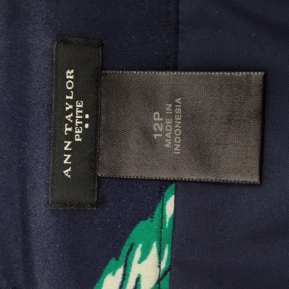 Ann Taylor mini skirt navy size 12P, zip back, stretch blue and green fl… - Picture 9 of 10